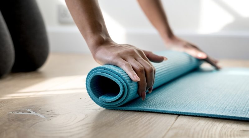 how to buy a yoga mat guide