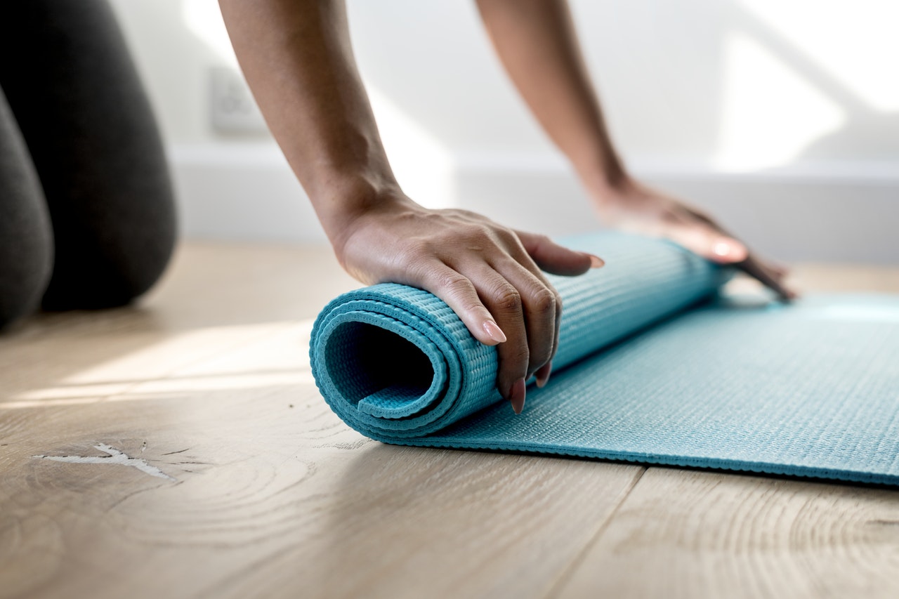 how to buy a yoga mat